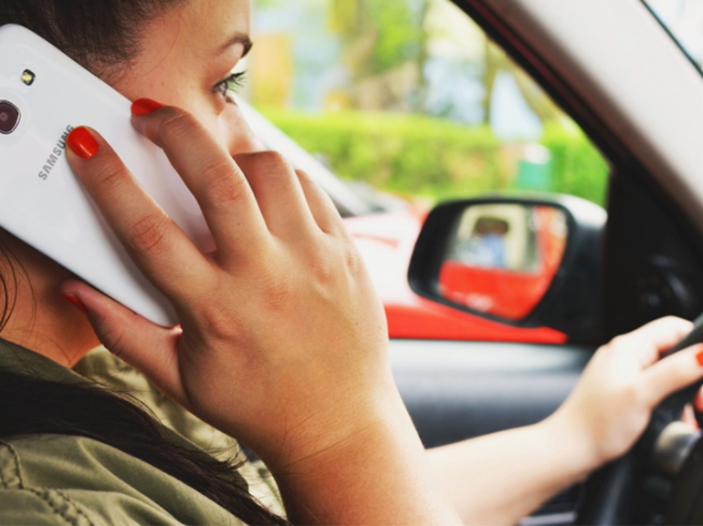 support-telephone-voiture